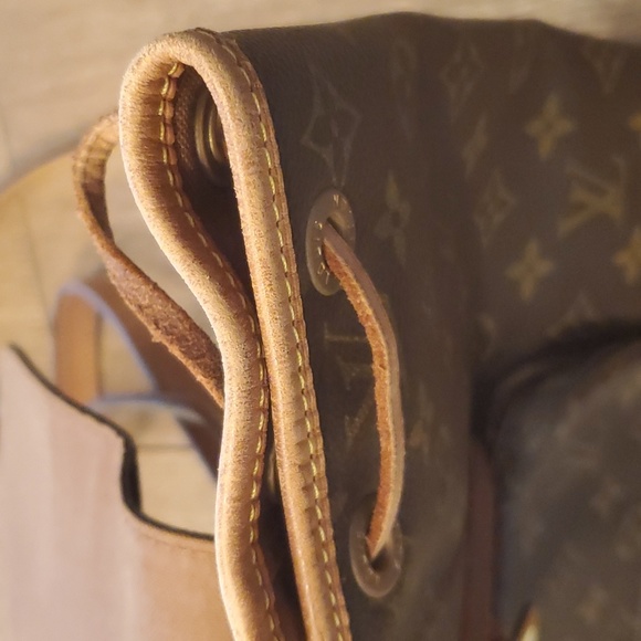 LOUIS VUITTONMonogram Montsouris PM. 23 - Picture 11 of 16